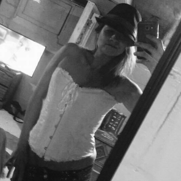 Meet your Posher, Danyale - Picture 1 of 1